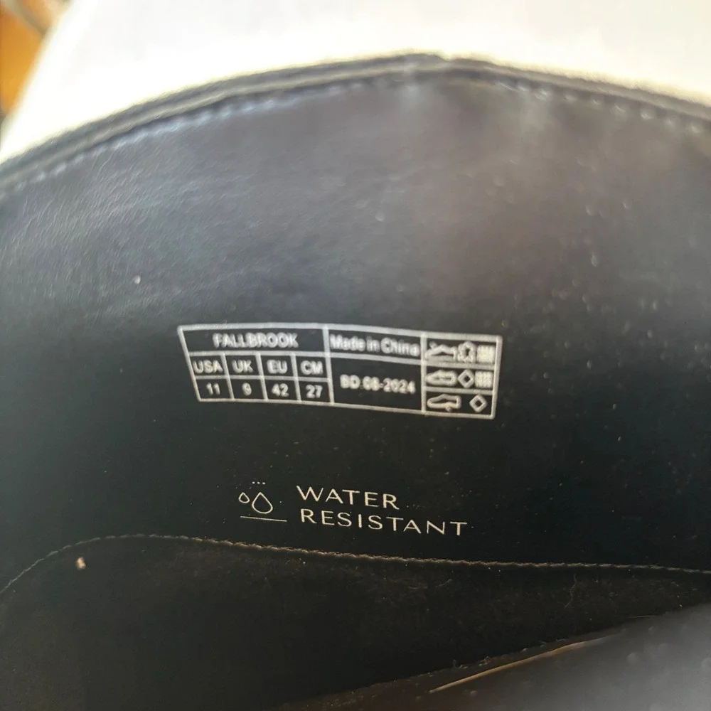 Vionic Fallbrook Water Resistant Tall Lug Sole Boots Size 11